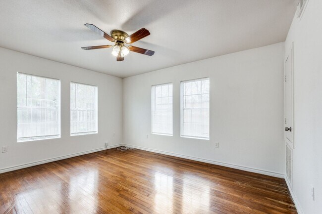 Building Photo - Discover Your Oasis in the Heart of Montrose!