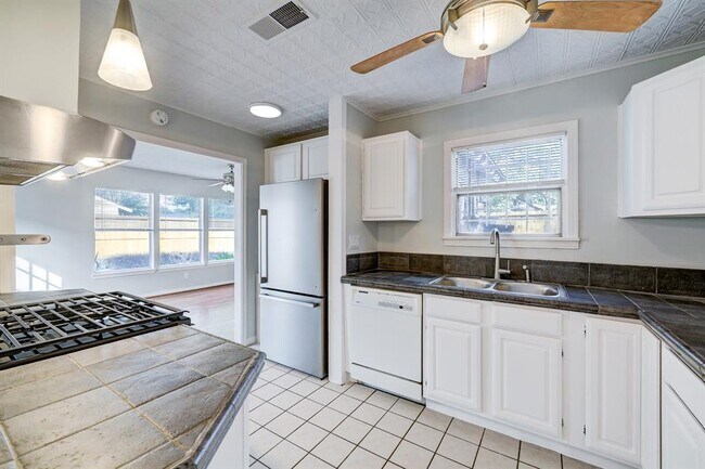 Building Photo - 1255 Kinley Ln