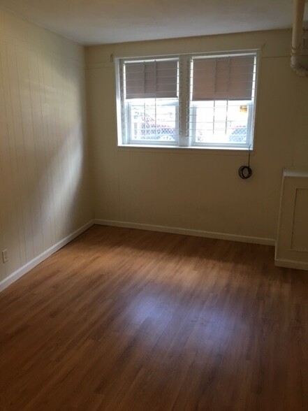 Primary Photo - 120 Sutherland Rd