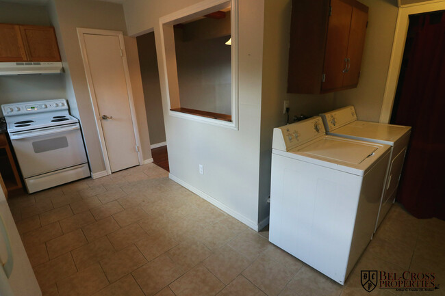 Building Photo - Affordable 2 Bedroom, 1 Bath Townhouse - A...