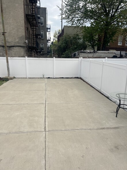 Building Photo - 307 59th St