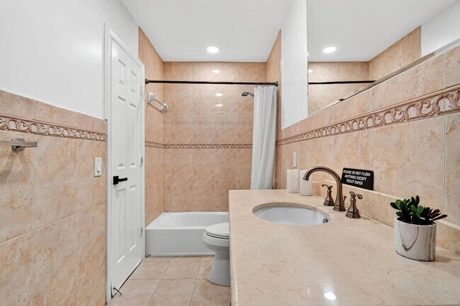 Building Photo - 2365 NE 195th St