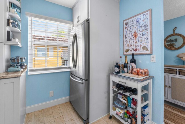 Building Photo - 1140 Lake Shore Dr