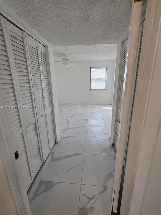 Building Photo - 2000 Biarritz Dr