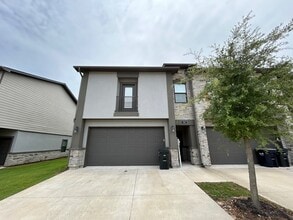 Building Photo - 511 Hayes Ln