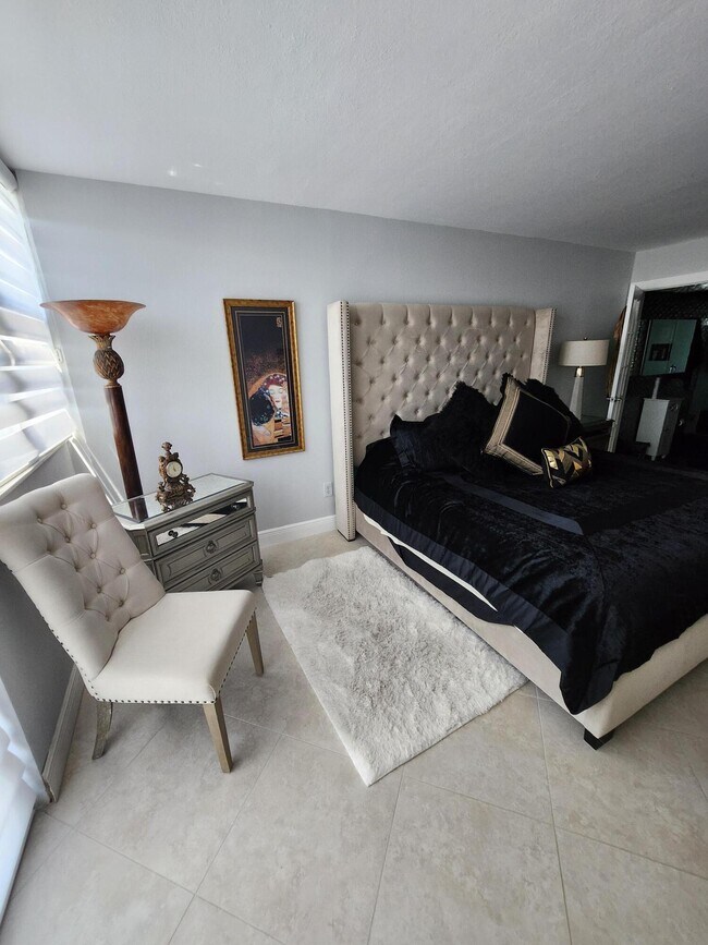 Building Photo - 899 Jeffery St