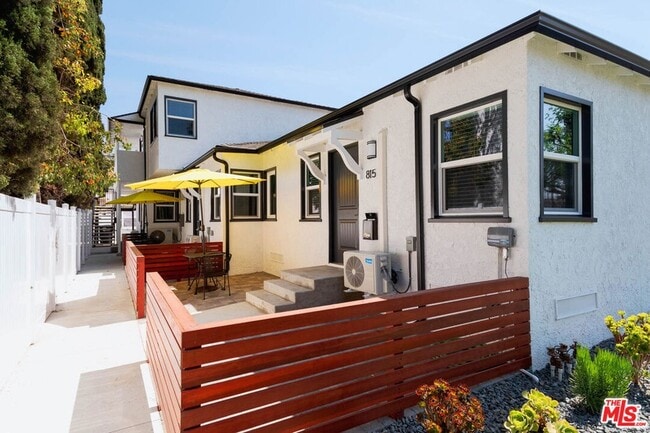 Building Photo - 815 W Glenoaks Blvd