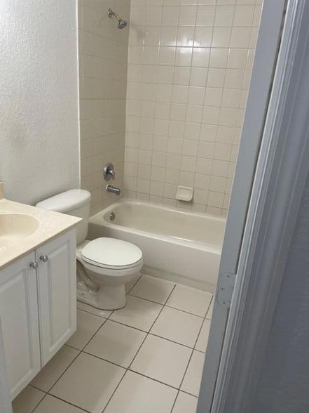 Building Photo - 4194 Napoli Lake Dr