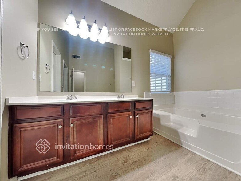 Building Photo - 1923 Tulip Petal Rd