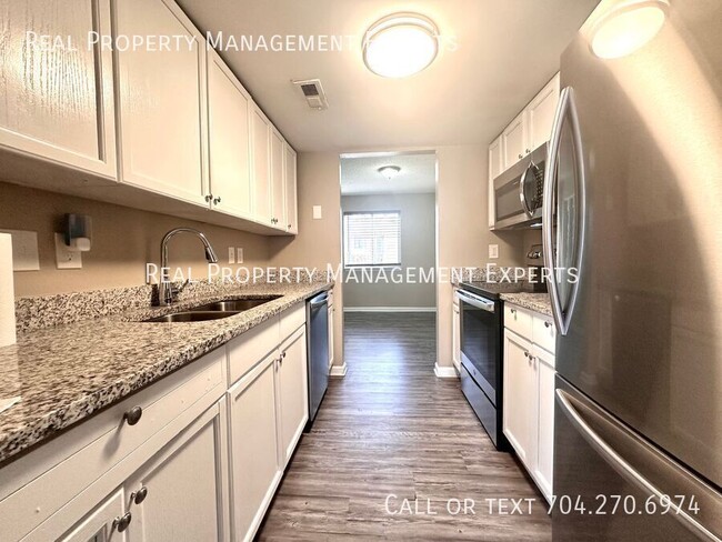 Building Photo - 7526 Holly Grove Ct