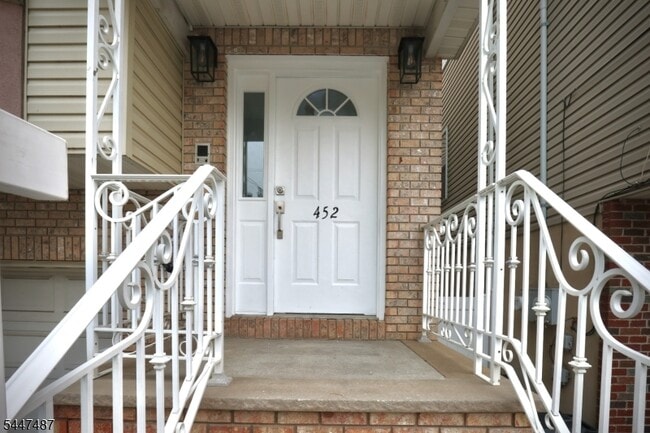 Building Photo - 452 Marshall St