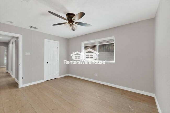 Building Photo - Renovated home in Plano Ready to Be Your Home