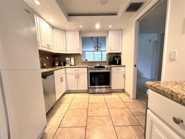 Primary Photo - 901 W Cypress Ln