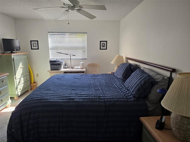 Building Photo - 959 SE 2nd Ave