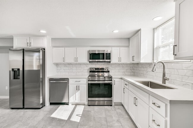 Building Photo - 4323 Ave N Ursuline St