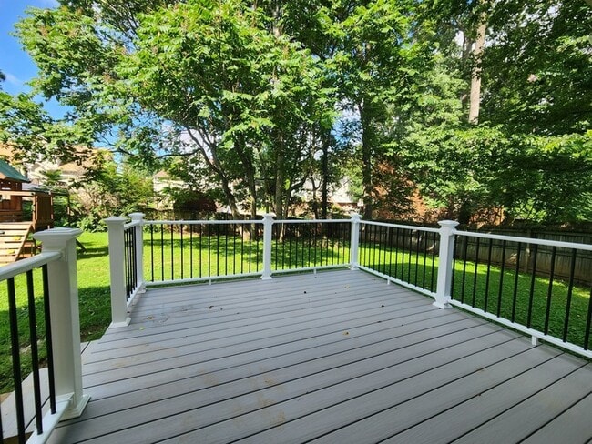 Building Photo - 1680 Barrywood Cir E