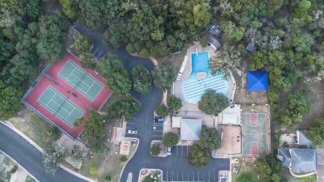 Building Photo - Beautiful Home in Shady Hollows Available ...