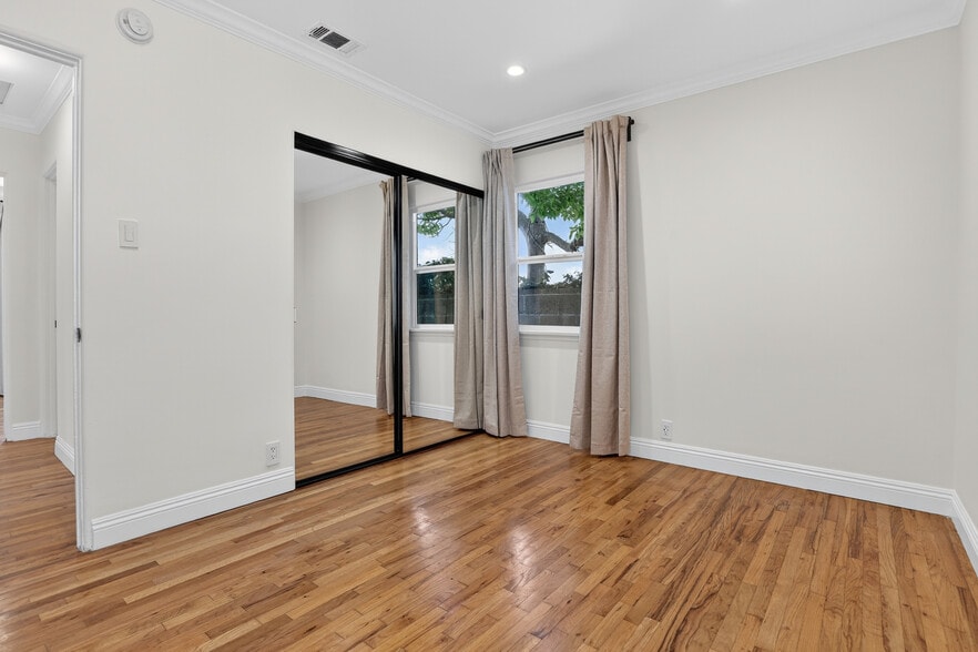 Back bedroom - 904 Victoria Ave