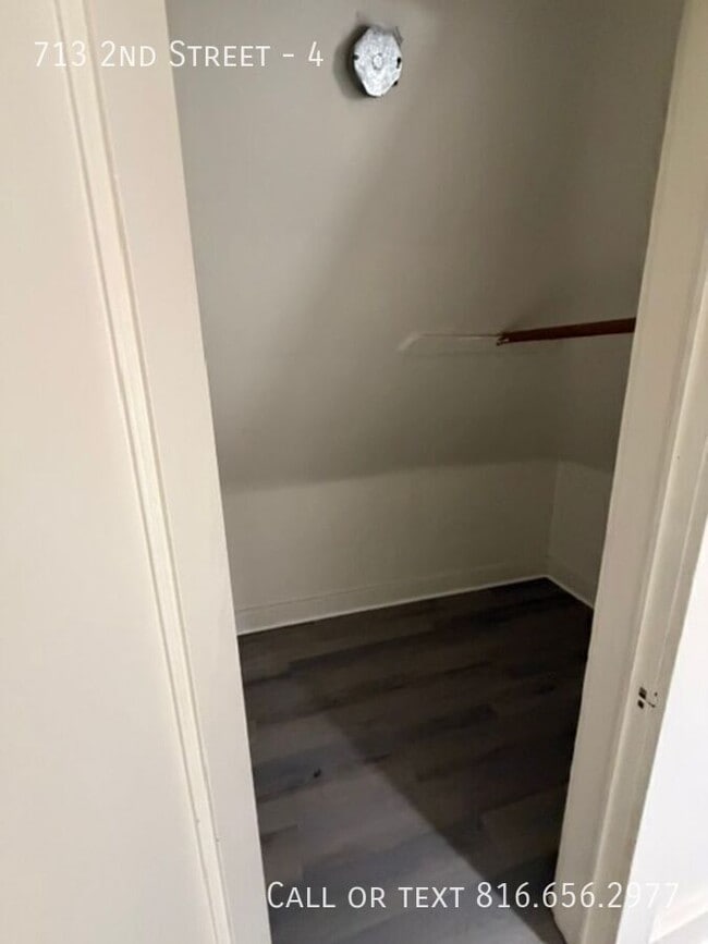 Building Photo - 713 2nd St