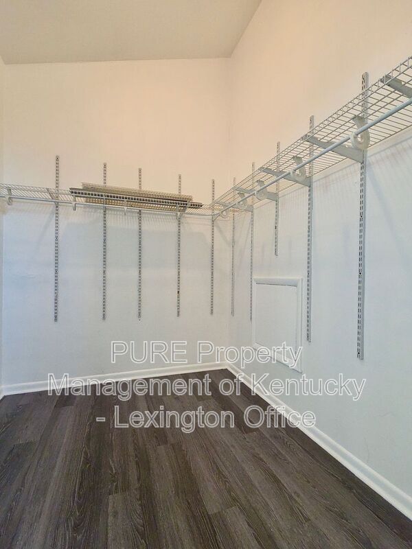 Building Photo - 750 Shaker Dr