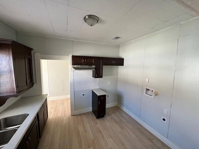 Building Photo - 1107 Avenue A