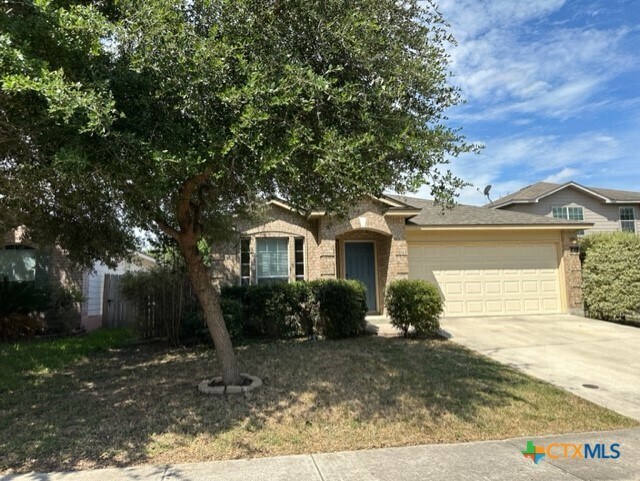 Primary Photo - 221 Roadrunner Ave