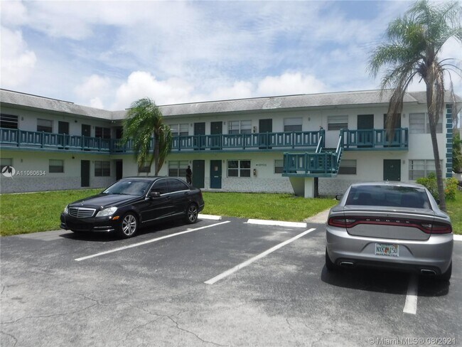 Building Photo - 1045 NE 39th Dr