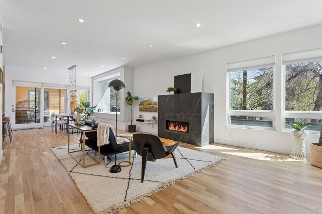 Building Photo - Spacious 5-Bed / 4-Bath home in LoHi for rent