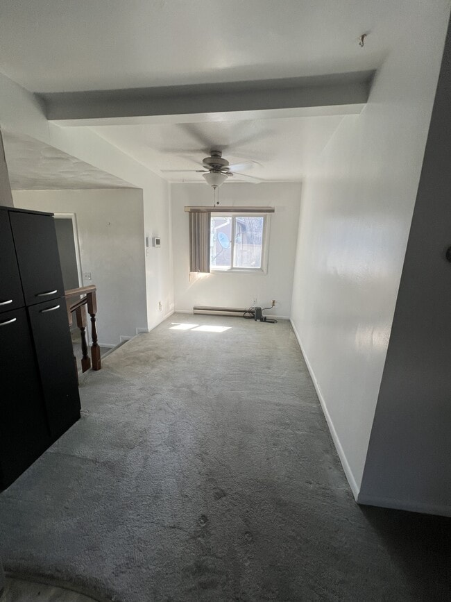 Building Photo - 509 E Riverview Ave