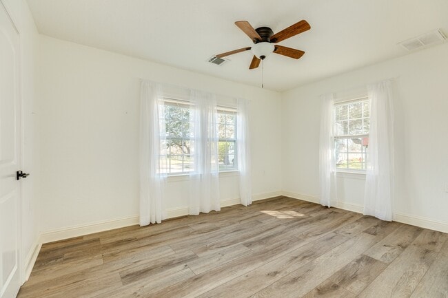 Building Photo - 1614 Avenue F