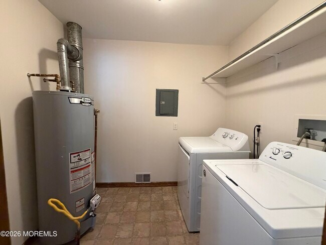 Building Photo - 1310 George St