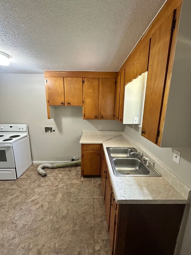 Building Photo - 63 Groner St