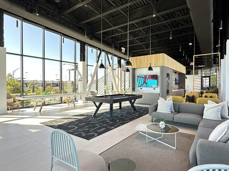 Building Photo - 2155 N Elston Ave