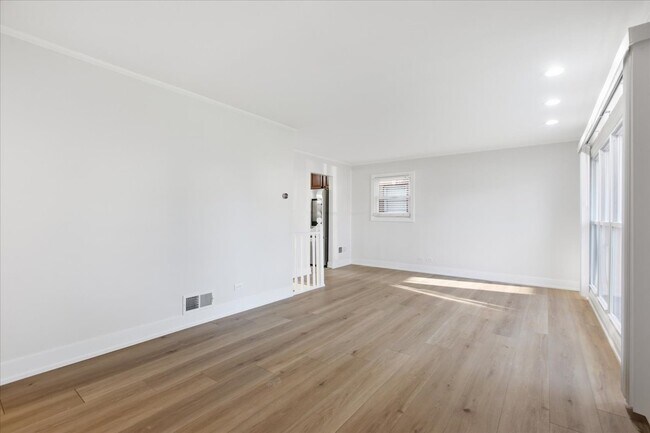 Building Photo - 7959 Nora Ave