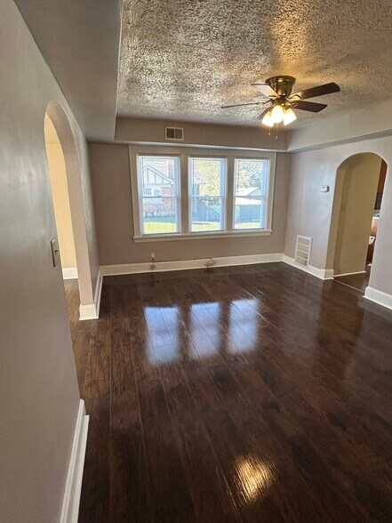 Building Photo - 1802 Lawn Ave