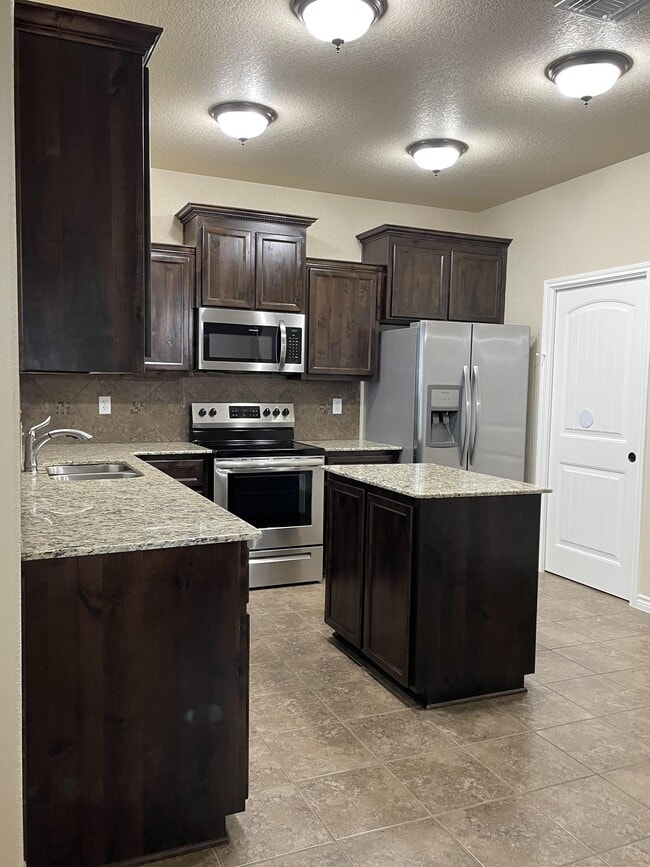 Building Photo - 1713 Risen Star Ln