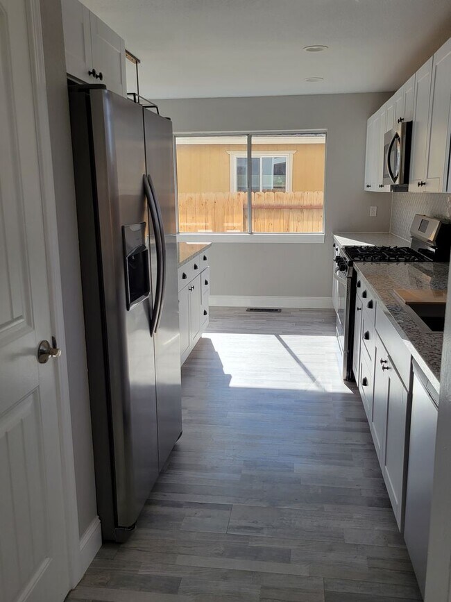 Building Photo - Beautiful Remodeled 4 Bedroom in Sparks
