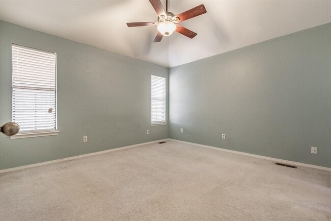 Building Photo - 904 Merlin Cir