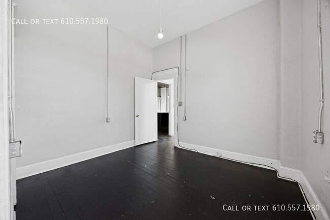 Building Photo - Spacious 2 Bedroom 1 Bathroom  Apartment i...