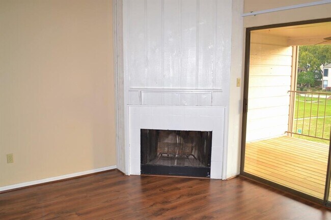 Building Photo - 202 Lakeview Terrace