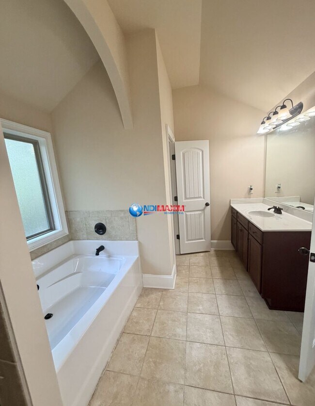 Building Photo - Brick front 4-bedroom house in Lawrenceville