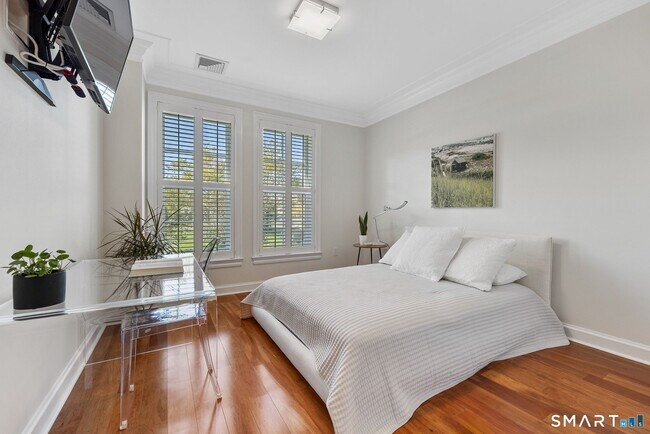 Building Photo - 85 Memorial Rd