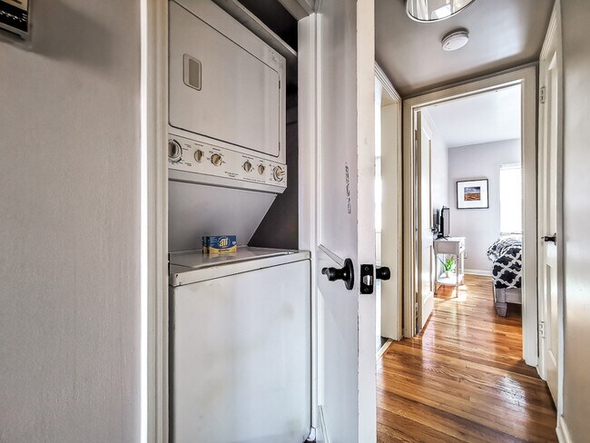 Building Photo - 1207 W 45th St