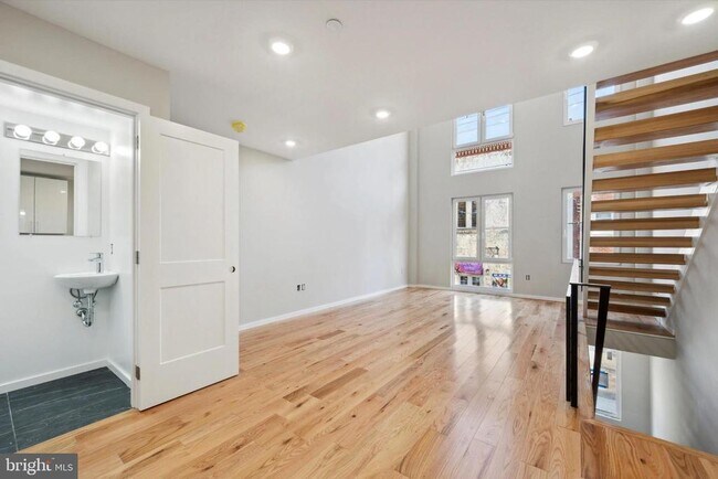 Building Photo - 1515 W Stiles St