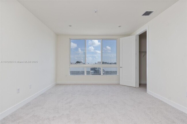 Building Photo - 10341 NW 64th Ln