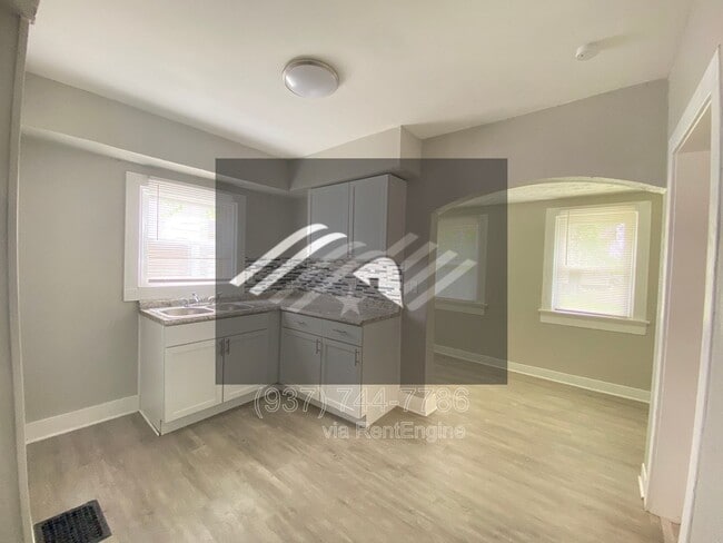 Building Photo - 1004 W Fairview Ave