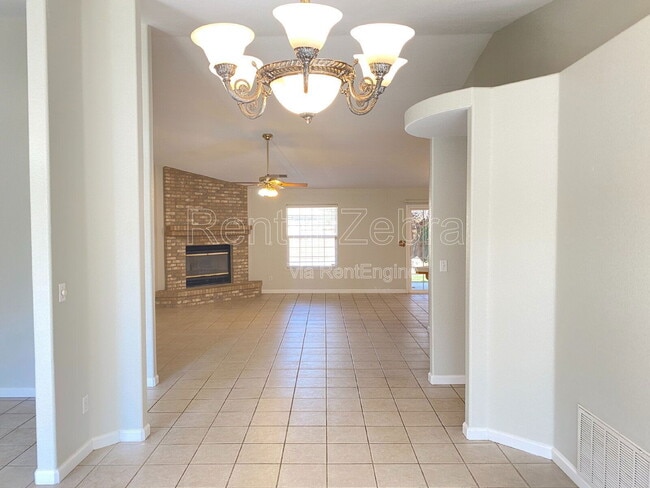 Building Photo - 1239 El Portal Dr