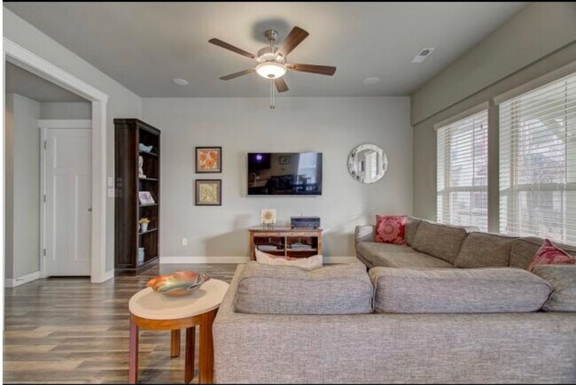 Building Photo - 863 Cecina Ct