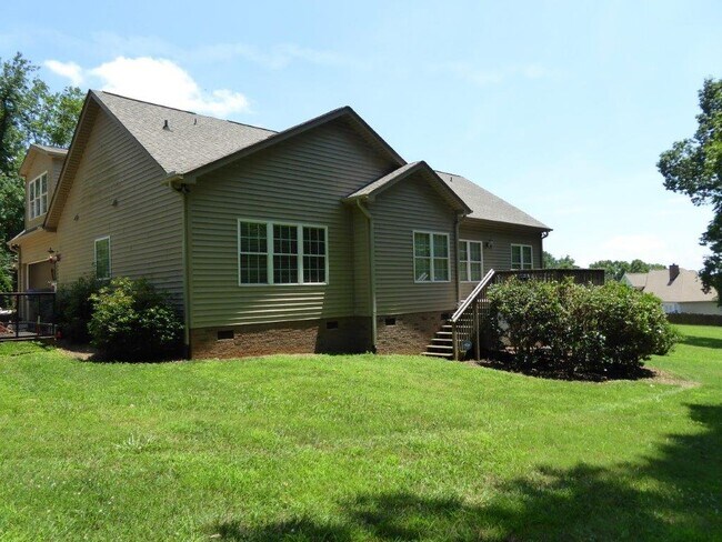 Building Photo - 313 Traynham Blvd