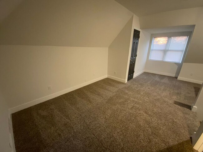 Building Photo - 3 Bedroom House for Rent